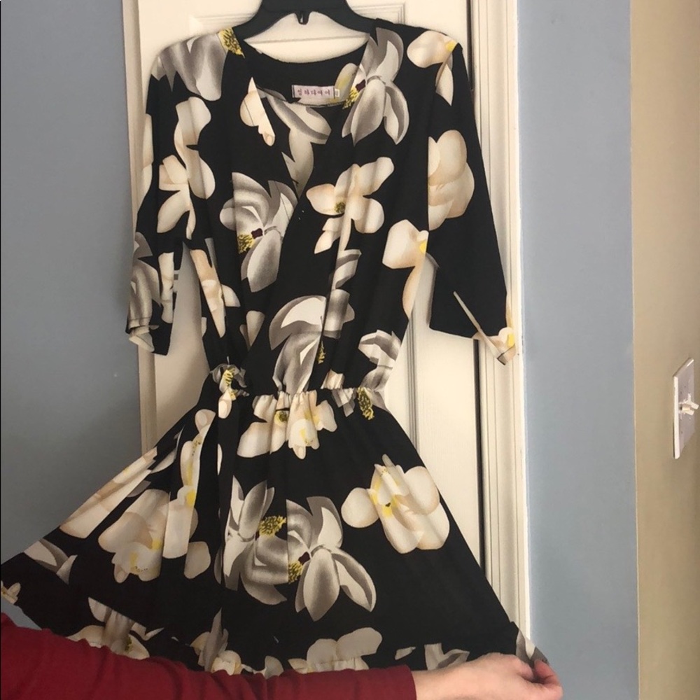 Summer floral romper NWOT 🌻